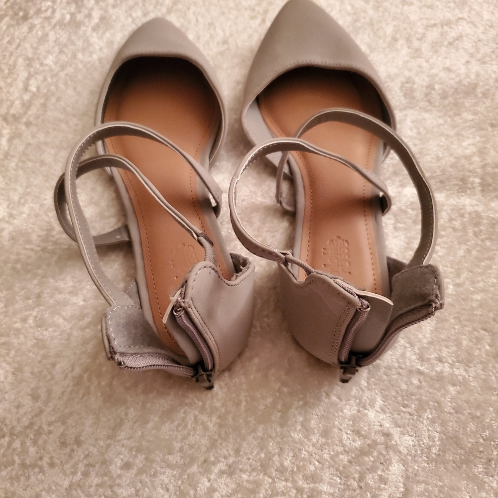 FINAL LOWEST PRICE Beautiful Pale Blue/Gray Flats - Picture 5 of 8